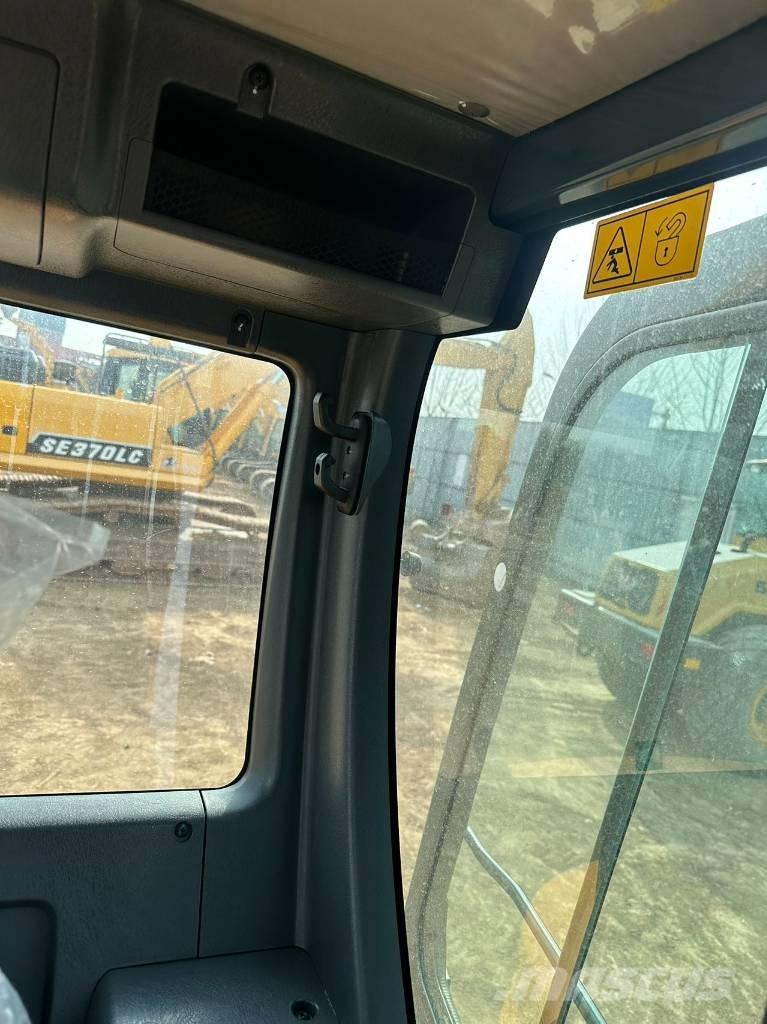 Hyundai 60 W Ratiniai ekskavatoriai