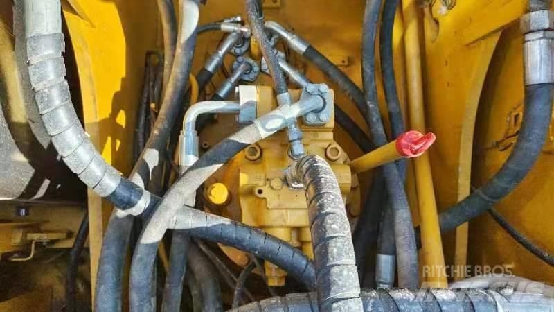 CAT 320 D 2 Vidutinės galios ekskavatoriai 7-12 t