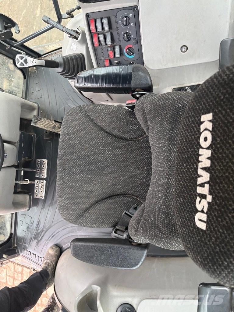 Komatsu WB 97 S Ekskavatoriniai krautuvai