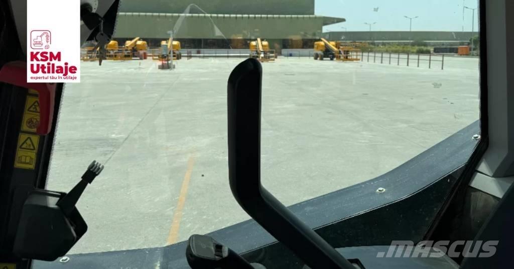 JCB 205 Krautuvai su šoniniu pasukimu