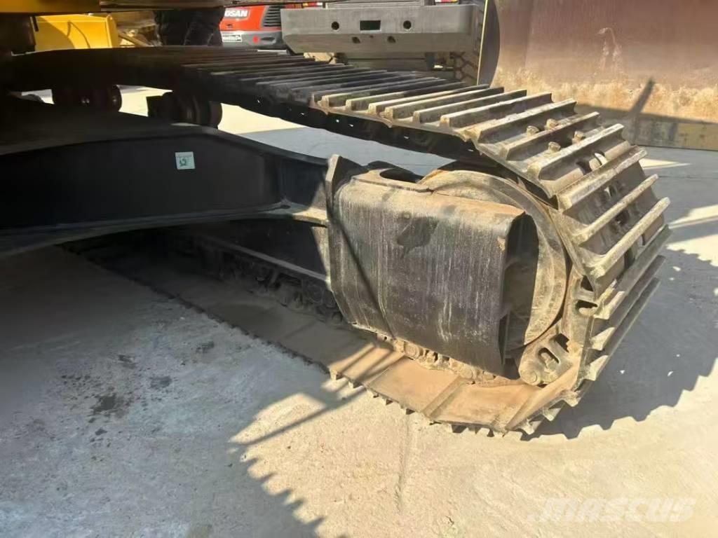 CAT 330D2L Vikšriniai ekskavatoriai