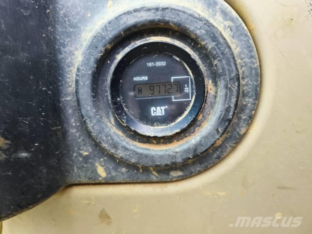 CAT 318 C Vikšriniai ekskavatoriai