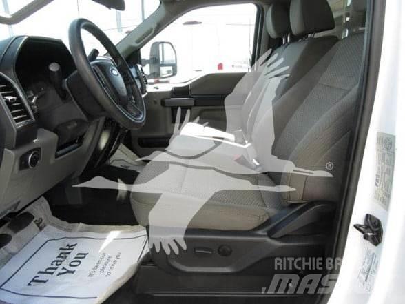 Ford F550 Savivarčių priekabų vilkikai