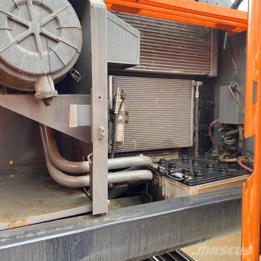 Hitachi ZX 210 Vikšriniai ekskavatoriai