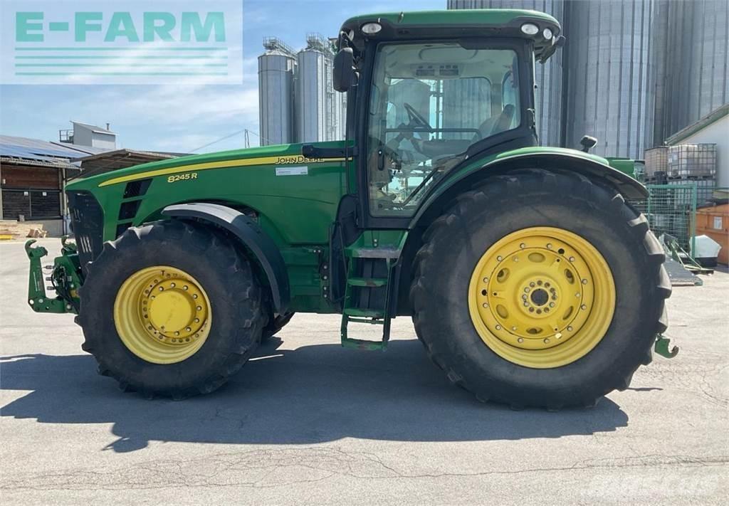 John Deere 8245R Traktoriai