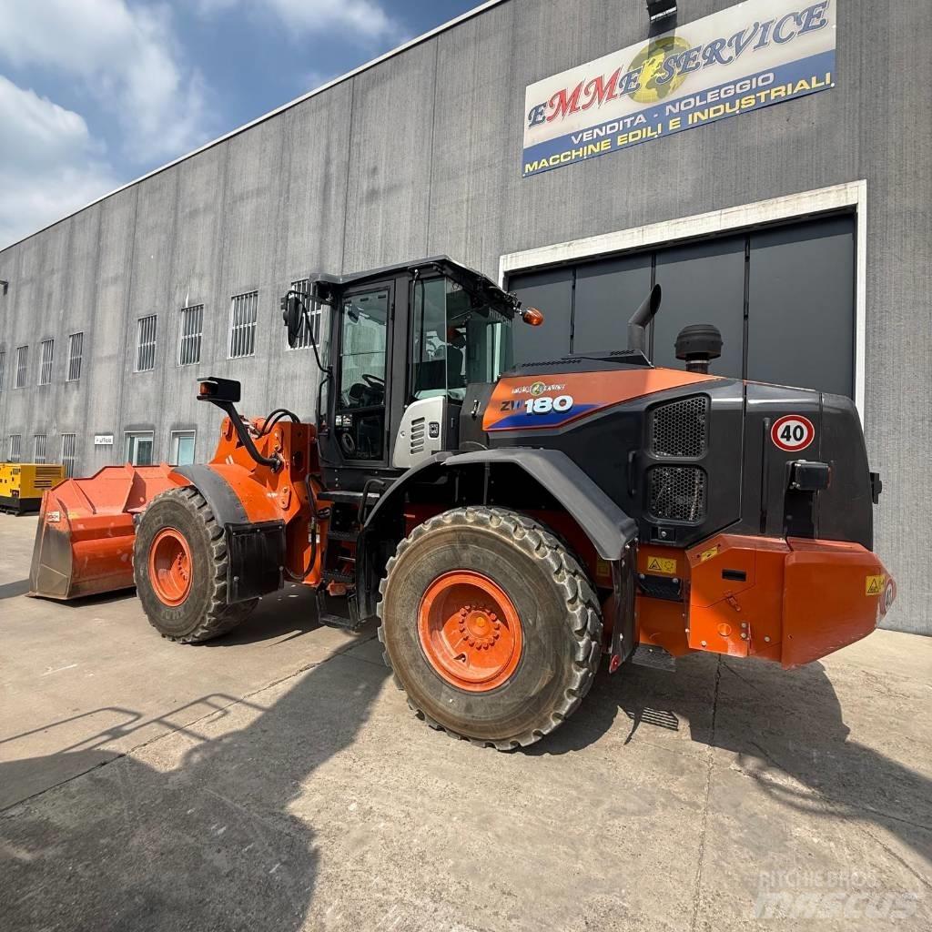 Hitachi ZW180-6 Naudoti ratiniai krautuvai