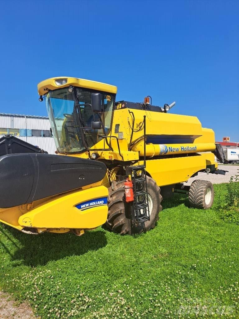 New Holland TC5050 Derliaus nuėmimo kombainai