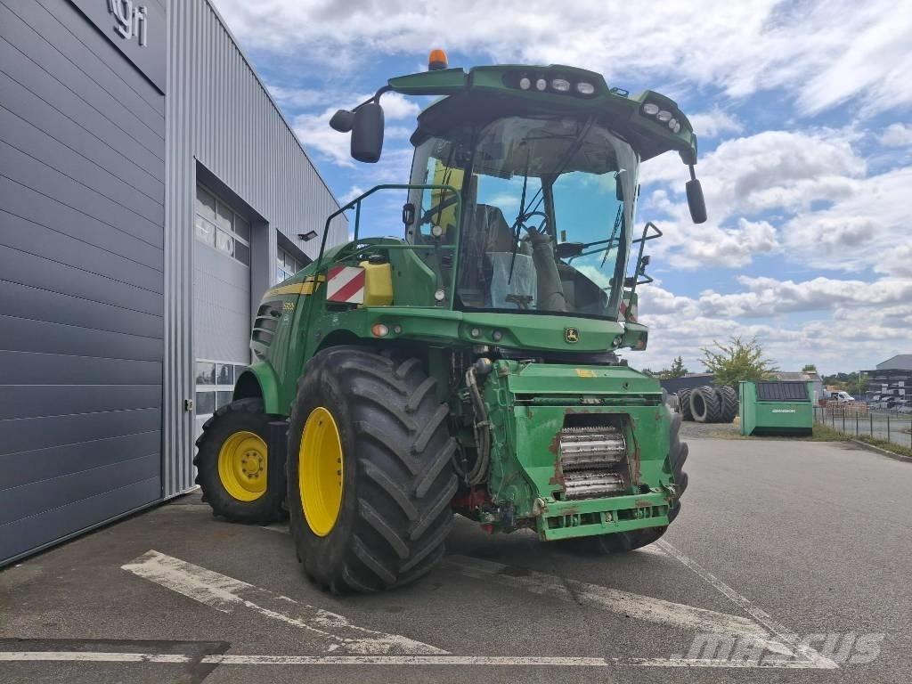 John Deere 7300 i Pašarų ruošimo technika