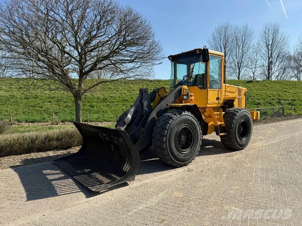 Volvo L70D Naudoti ratiniai krautuvai