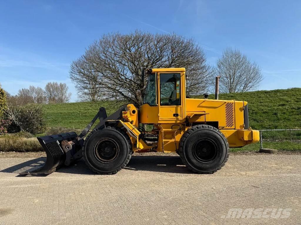 Volvo L70D Naudoti ratiniai krautuvai