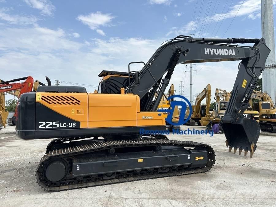 Hyundai 225LC-9S Vikšriniai ekskavatoriai