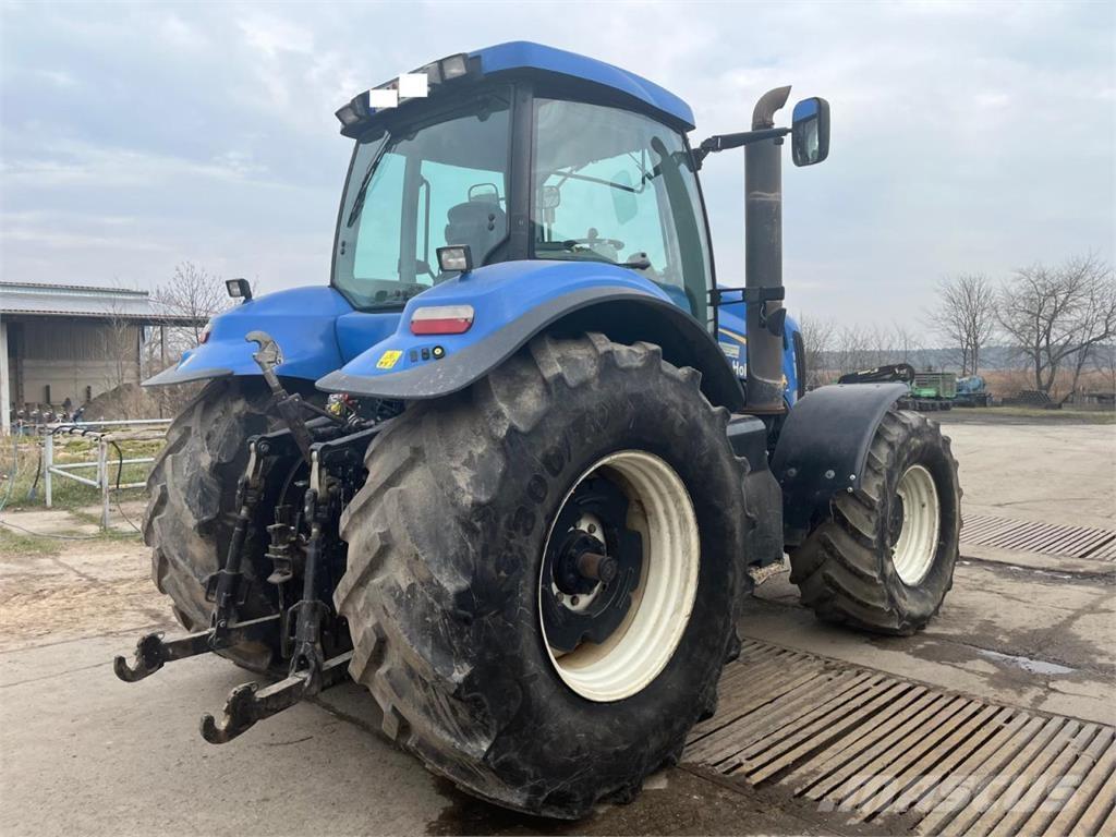 New Holland T8040 Traktoriai