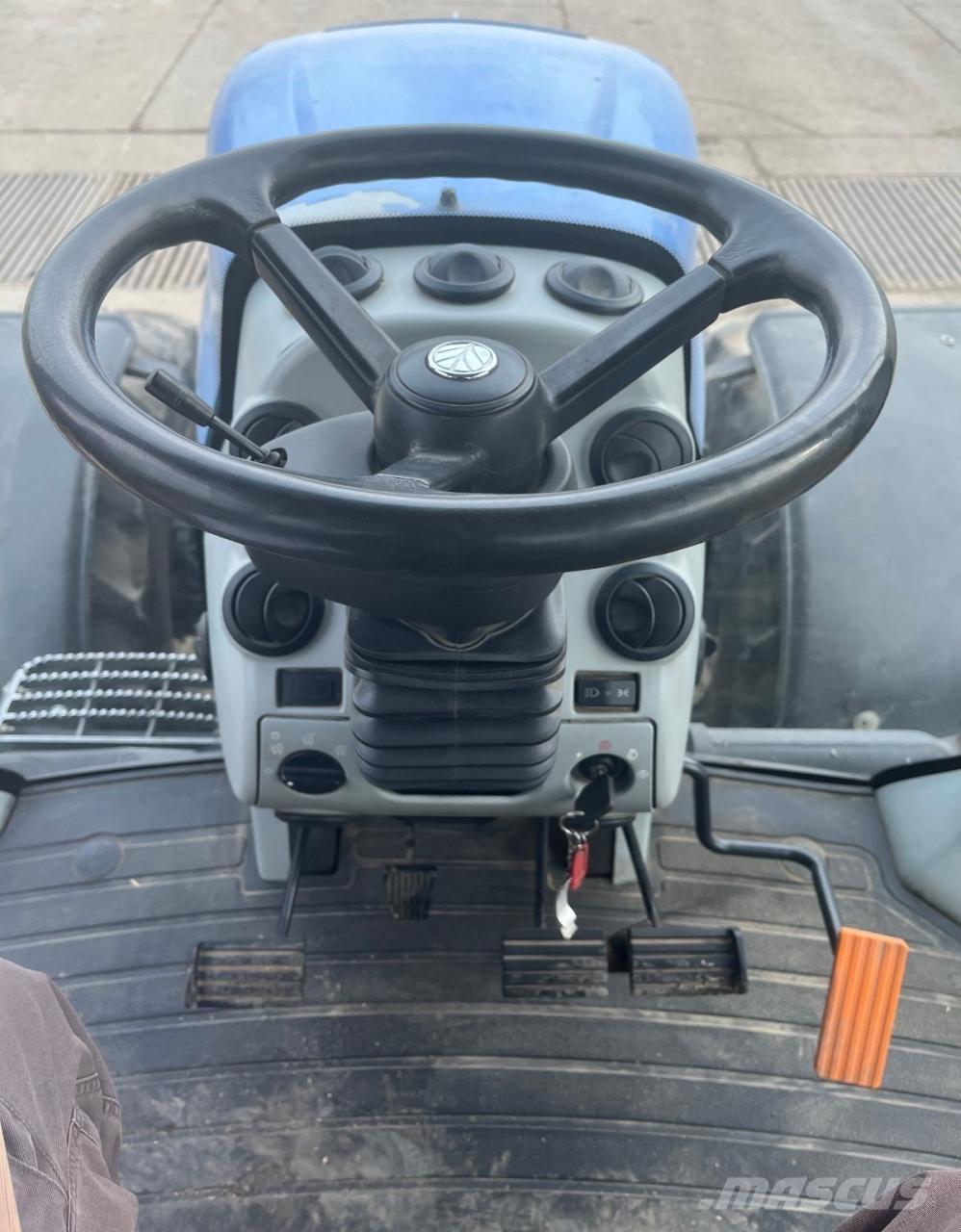 New Holland T8040 Traktoriai