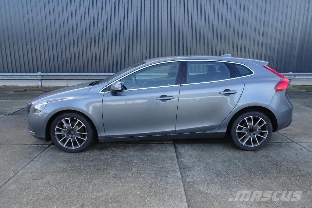 Volvo V40 . Lengvieji automobiliai