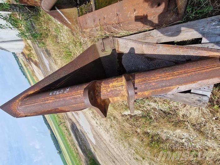 CASE 988 Kaušai