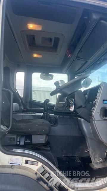 Scania P 410 Savivarčių priekabų vilkikai