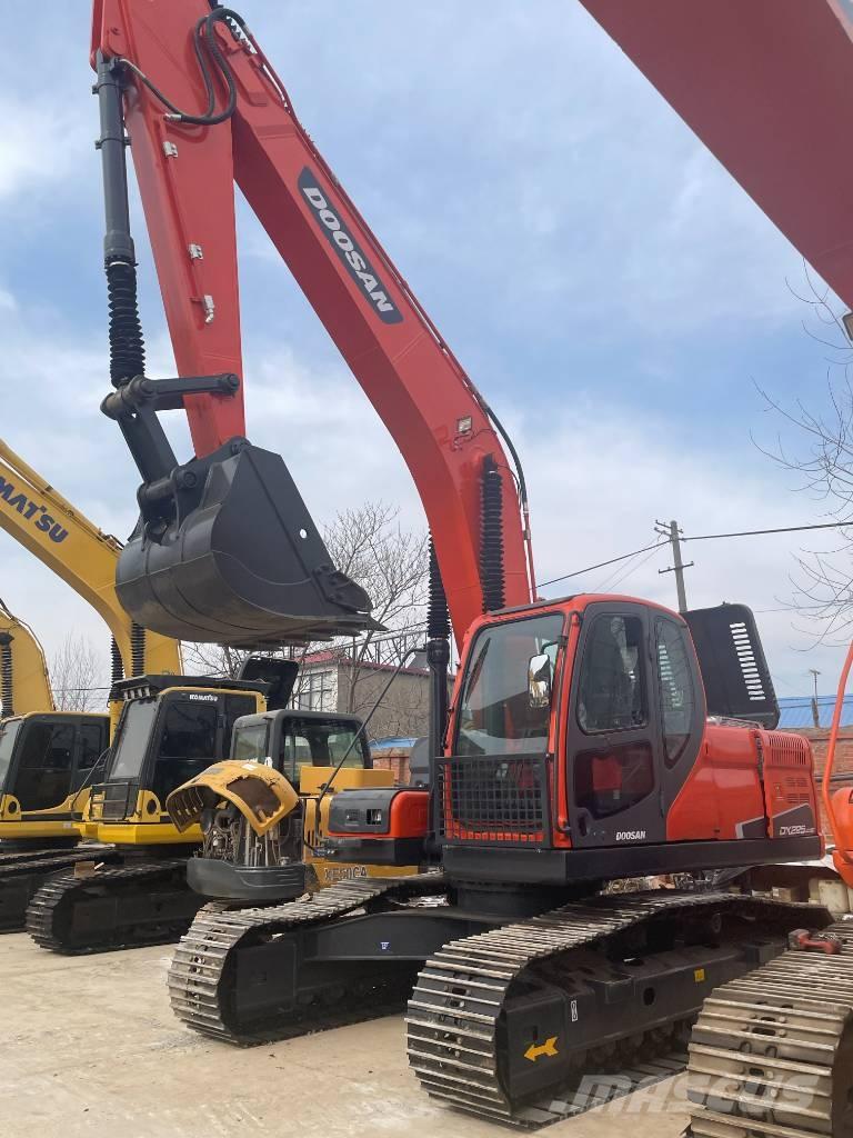Doosan DX 225 Vikšriniai ekskavatoriai