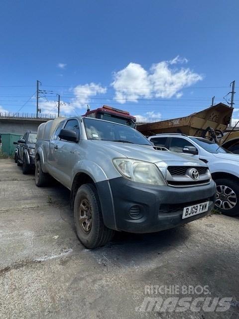 Toyota Hilux Pikapai / Bortiniai sunkvežimiai
