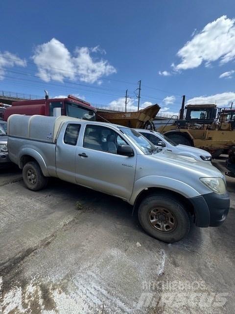 Toyota Hilux Pikapai / Bortiniai sunkvežimiai