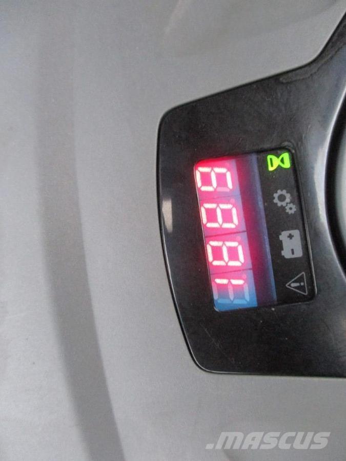 Toyota SPE120 Žemų aukščių keltuvai su platforma