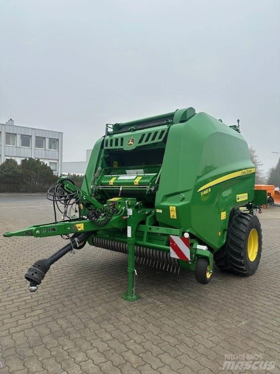 John Deere V461R Ritinių presai