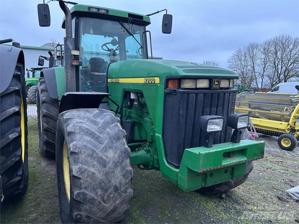 John Deere 8200 Traktoriai