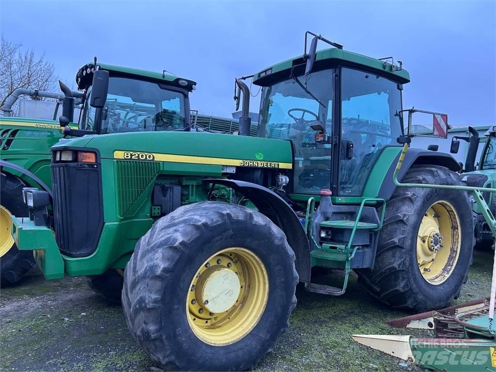 John Deere 8200 Traktoriai