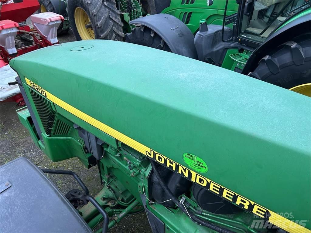 John Deere 8200 Traktoriai