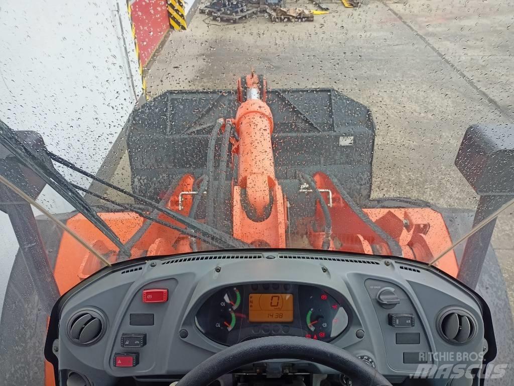 Hitachi ZW150 Naudoti ratiniai krautuvai