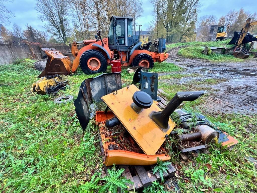 Hitachi ZW 250 Naudoti ratiniai krautuvai