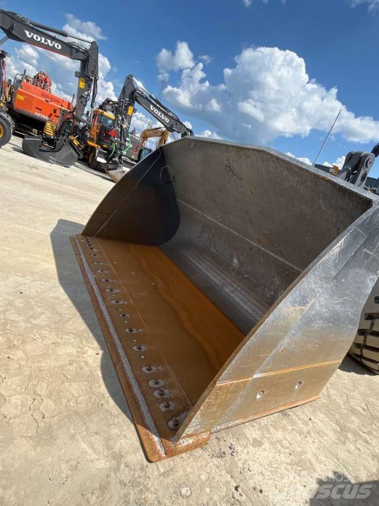 Volvo L220H Naudoti ratiniai krautuvai