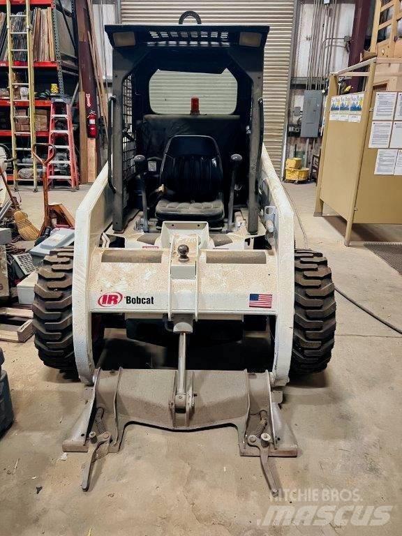 Bobcat 763 C Krautuvai su šoniniu pasukimu