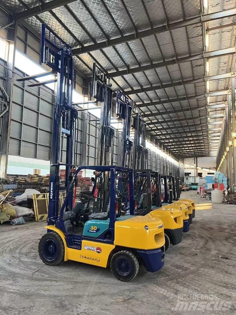 Komatsu FD 30 T-17 Dyzeliniai krautuvai