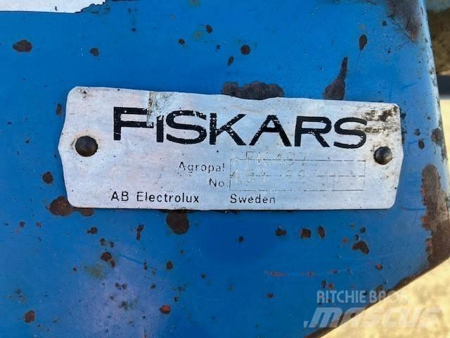 Fiskars FFK 497 Apverčiamieji plūgai