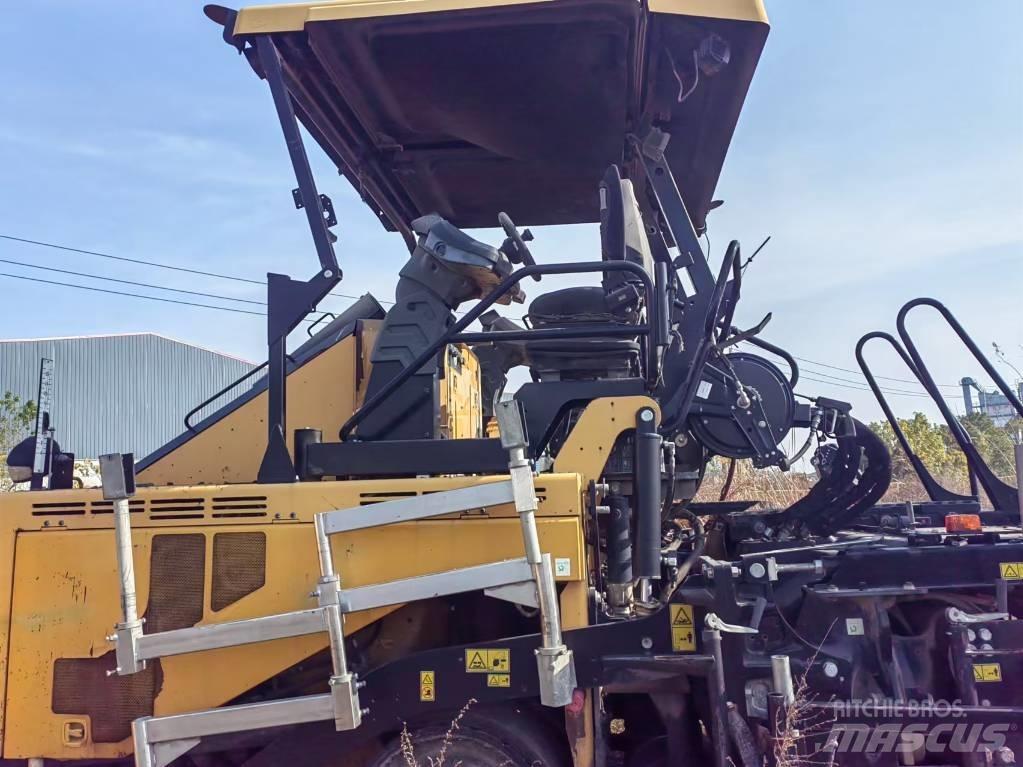 CAT AP655F Asfalto klotuvai