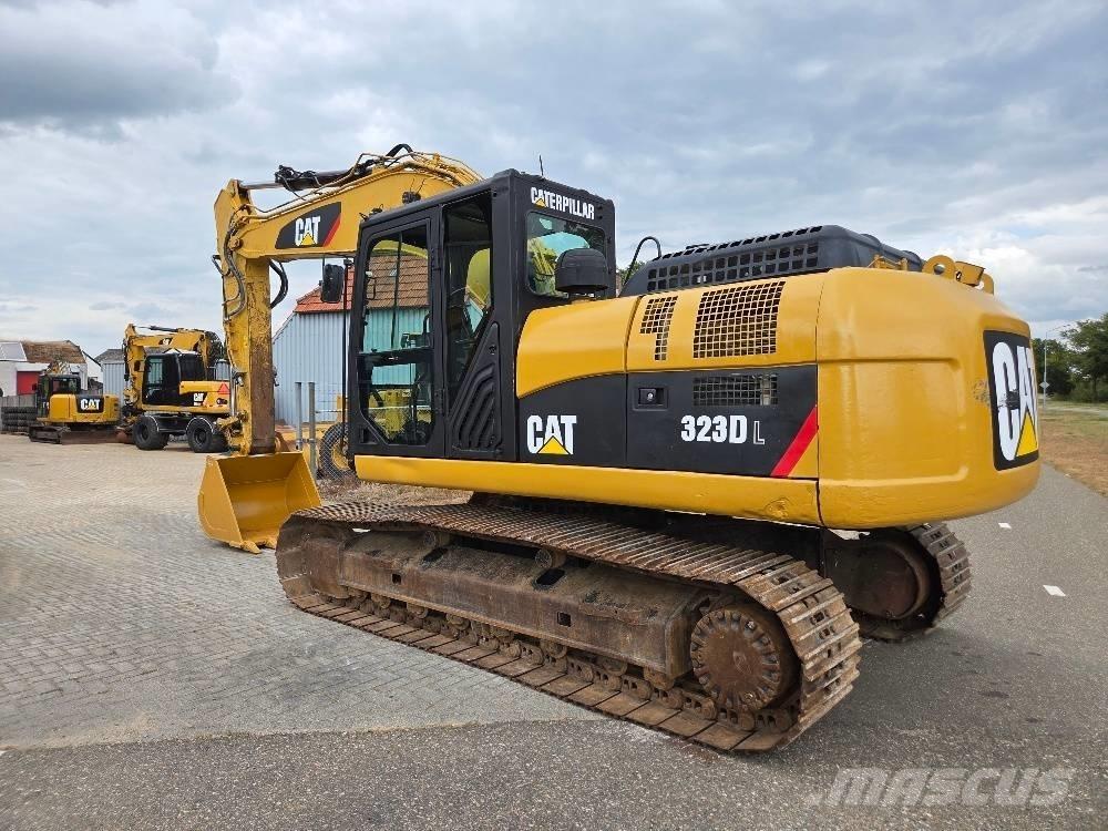 CAT 323DL Vikšriniai ekskavatoriai