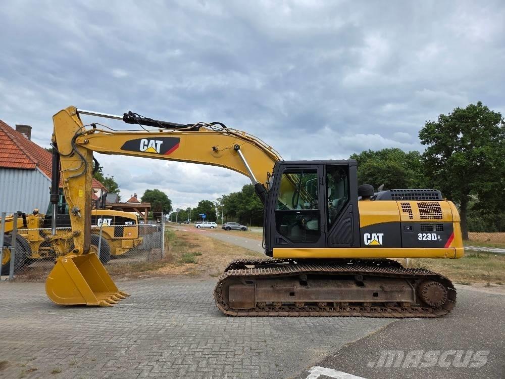CAT 323DL Vikšriniai ekskavatoriai