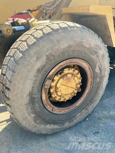 CAT 950 B Naudoti ratiniai krautuvai