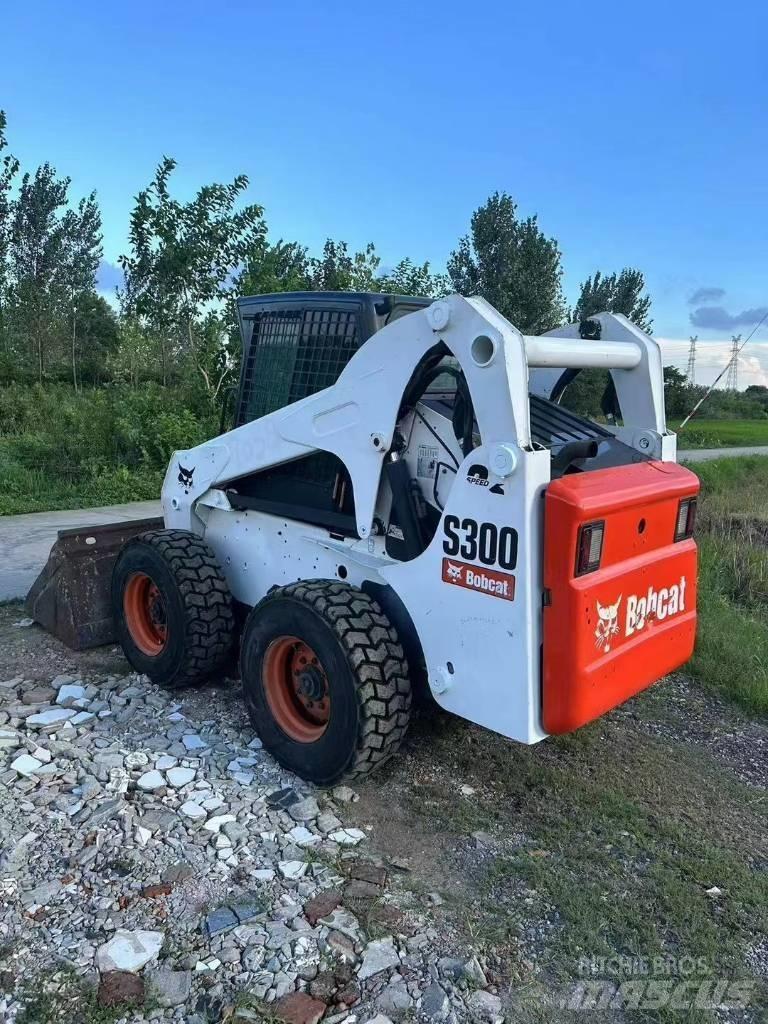 Bobcat S 300 Krautuvai su šoniniu pasukimu