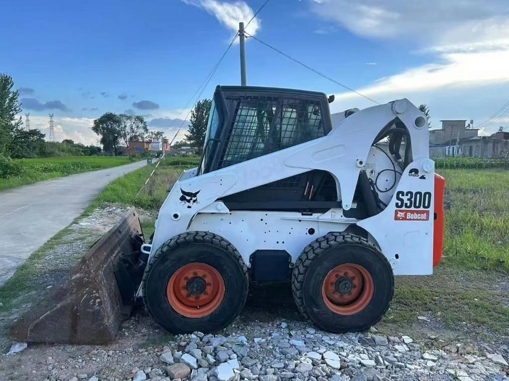 Bobcat S 300 Krautuvai su šoniniu pasukimu