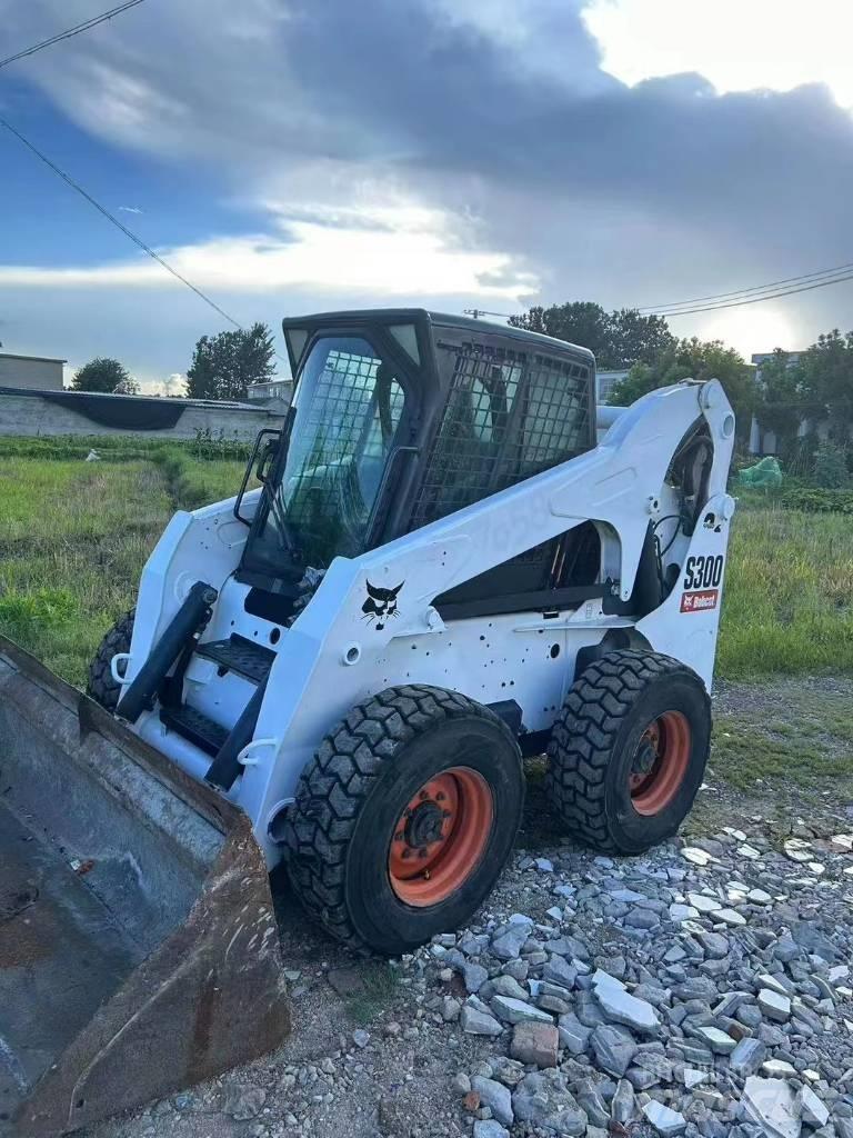Bobcat S 300 Krautuvai su šoniniu pasukimu