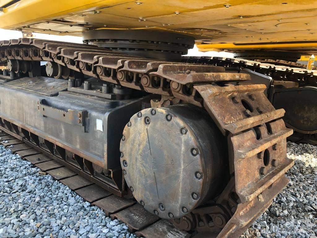 Komatsu 450 Vikšriniai ekskavatoriai