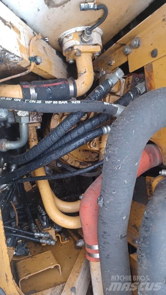 CAT 328 D L Vikšriniai ekskavatoriai