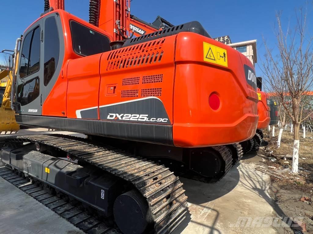 Doosan DX 225 Vikšriniai ekskavatoriai