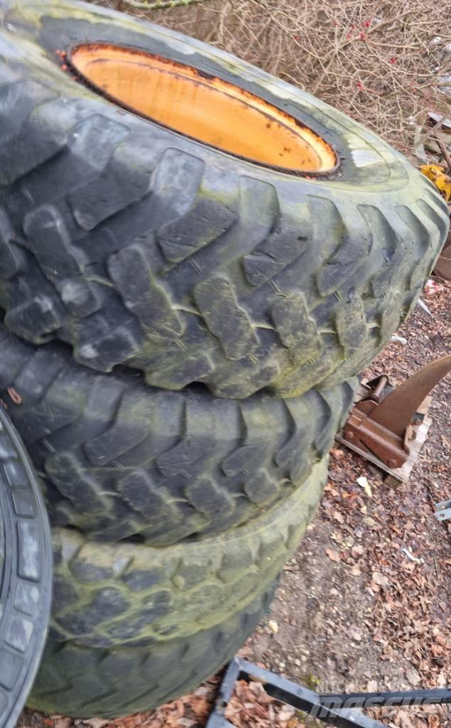  Dæk og fælg Case 721 Naudoti ratiniai krautuvai
