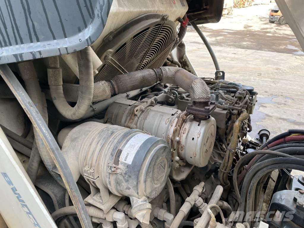 Bomag BW 151 AD-5 Porinių būgnų volai