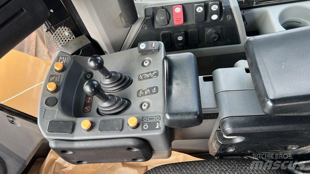 CAT 972 M Naudoti ratiniai krautuvai