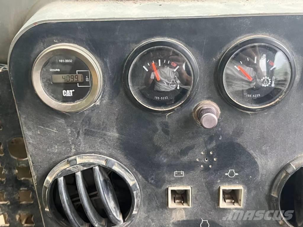 CAT D7G2 Vikšriniai buldozeriai