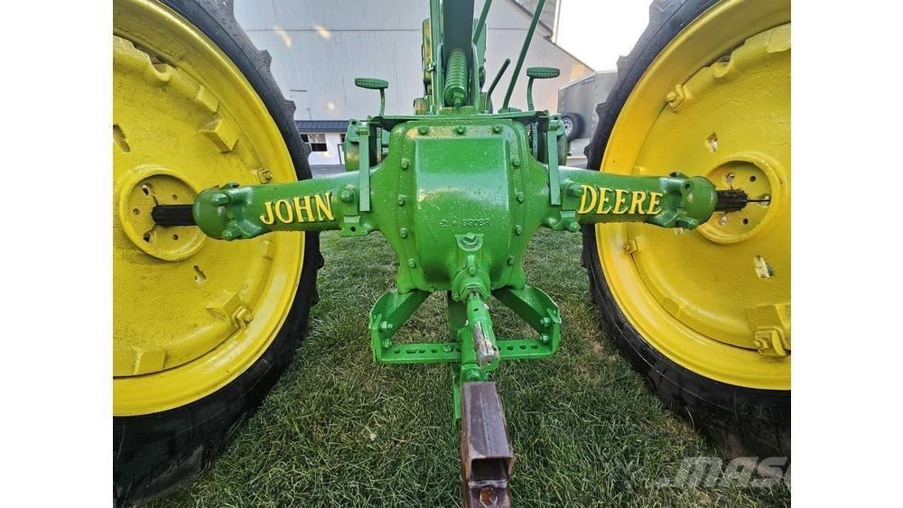 John Deere B Ekskavatoriai