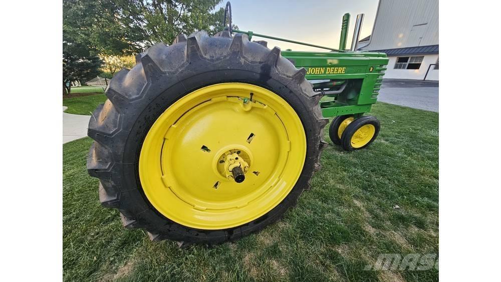 John Deere B Ekskavatoriai